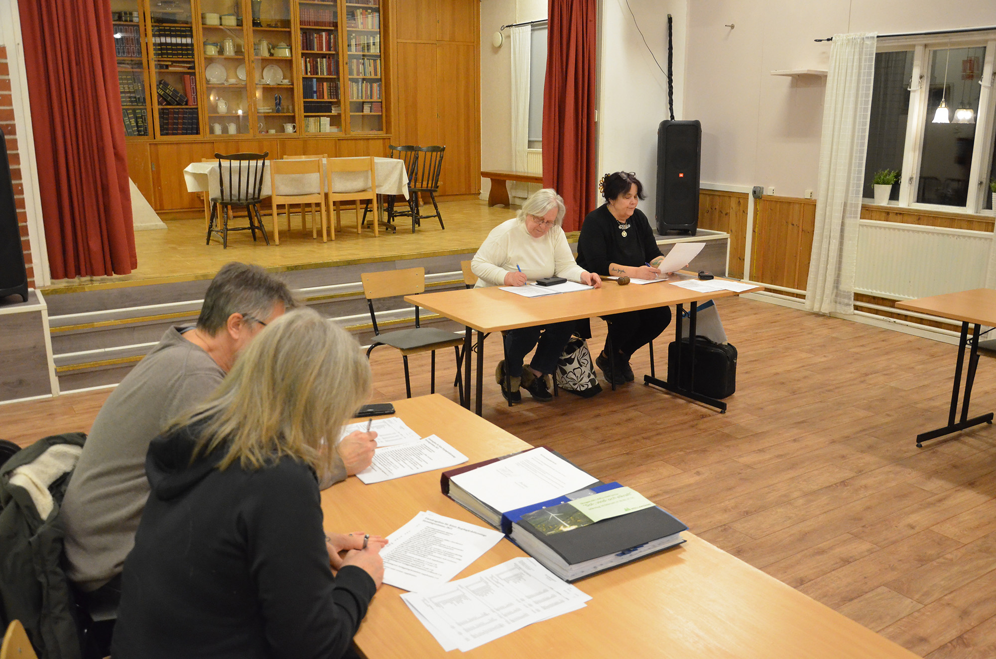 Röste.nu – Röstebilder – Föreningsstämma med kaffe i Dönjegården 2025