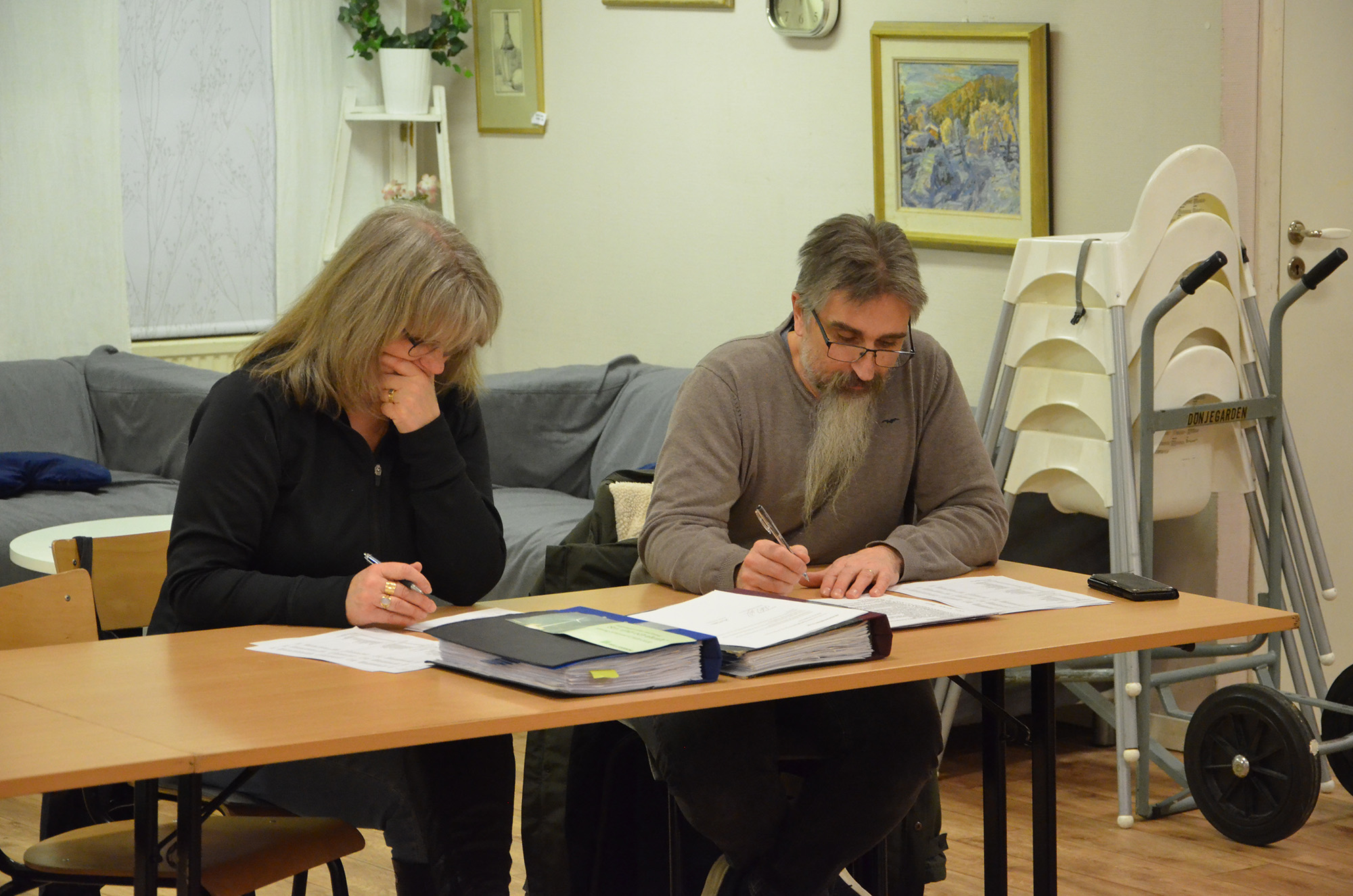 Röste.nu – Röstebilder – Föreningsstämma med kaffe i Dönjegården 2025