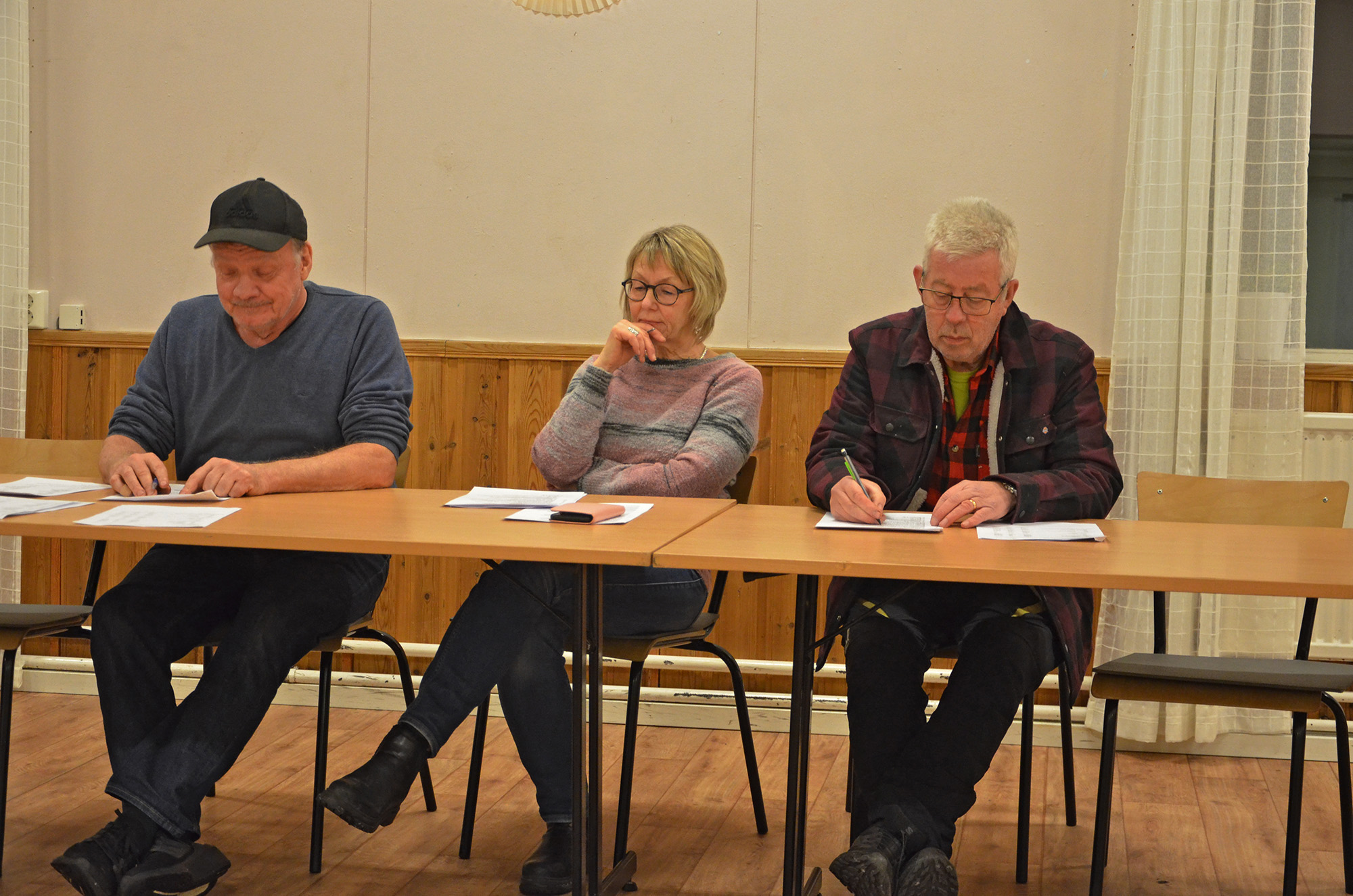 Röste.nu – Röstebilder – Föreningsstämma med kaffe i Dönjegården 2025