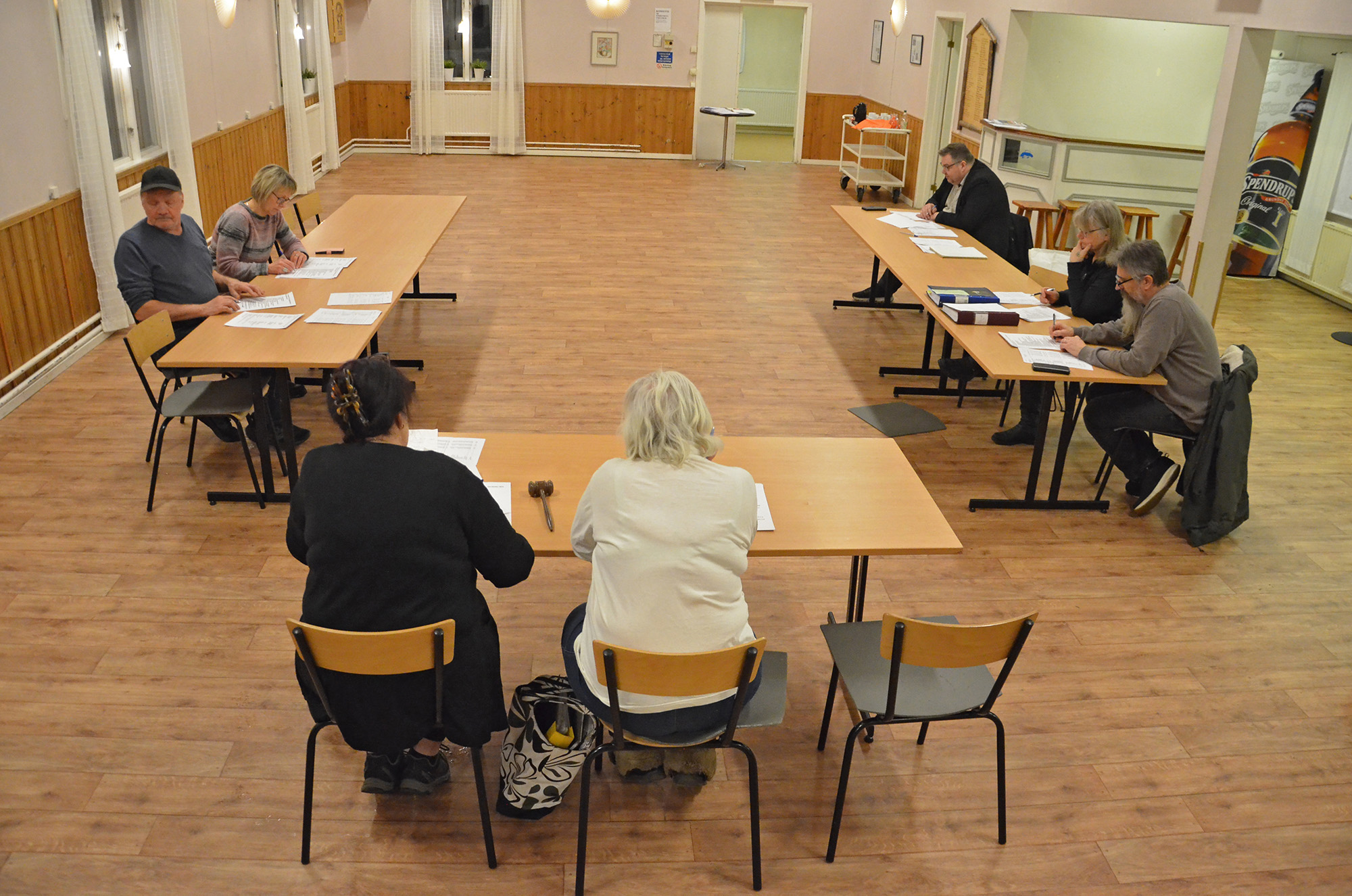 Röste.nu – Röstebilder – Föreningsstämma med kaffe i Dönjegården 2025