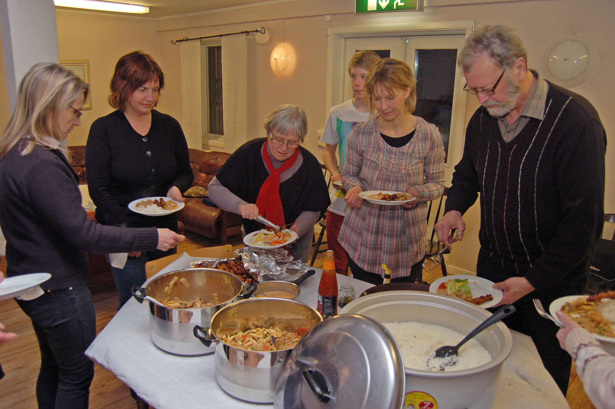 Röste.nu – Röstebilder – Föreningsstämma med thailändsk middag 2011