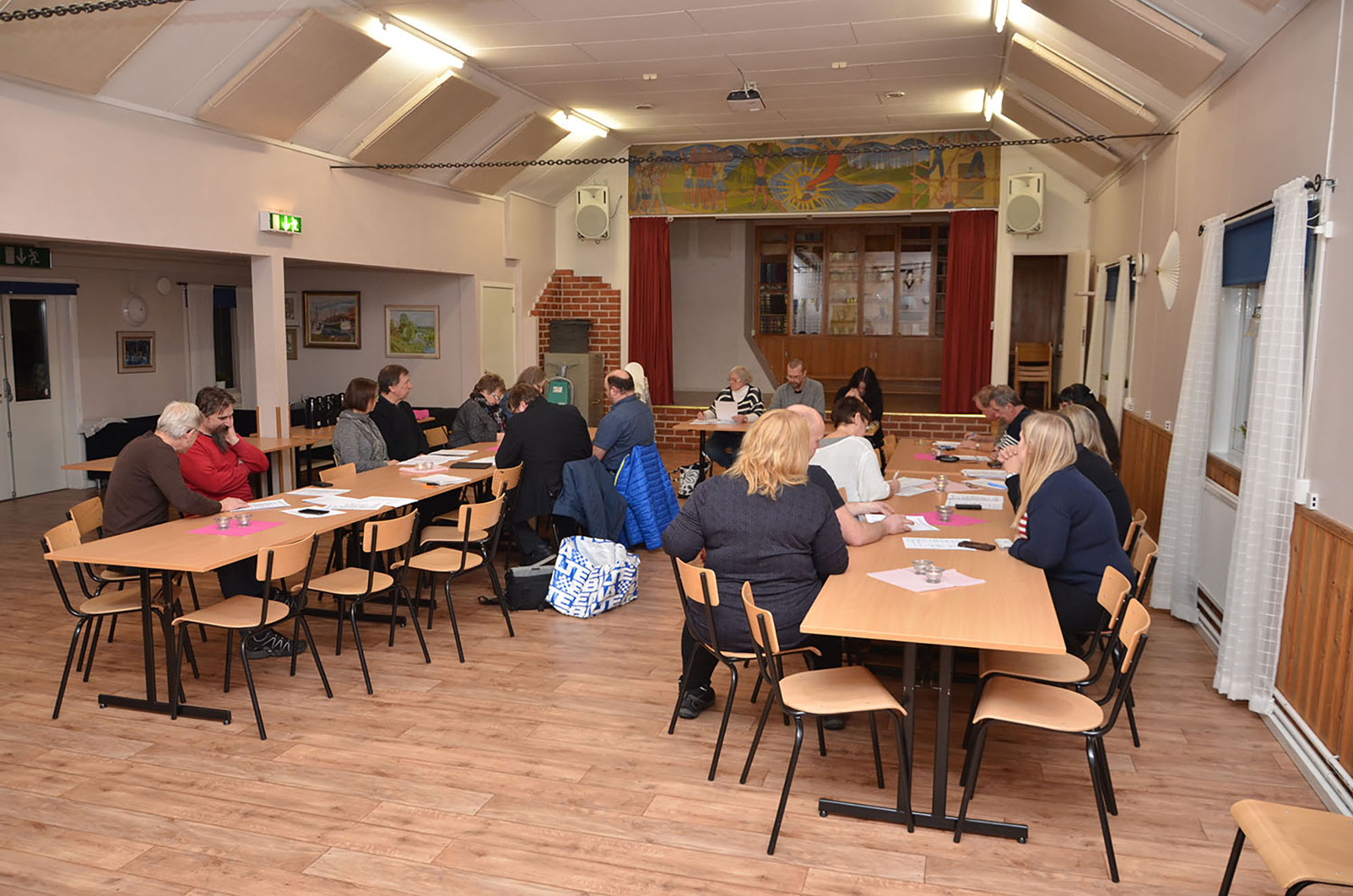 Röste.nu – Röstebilder – Föreningsstämma med thailändsk middag i Dönjegården 2017