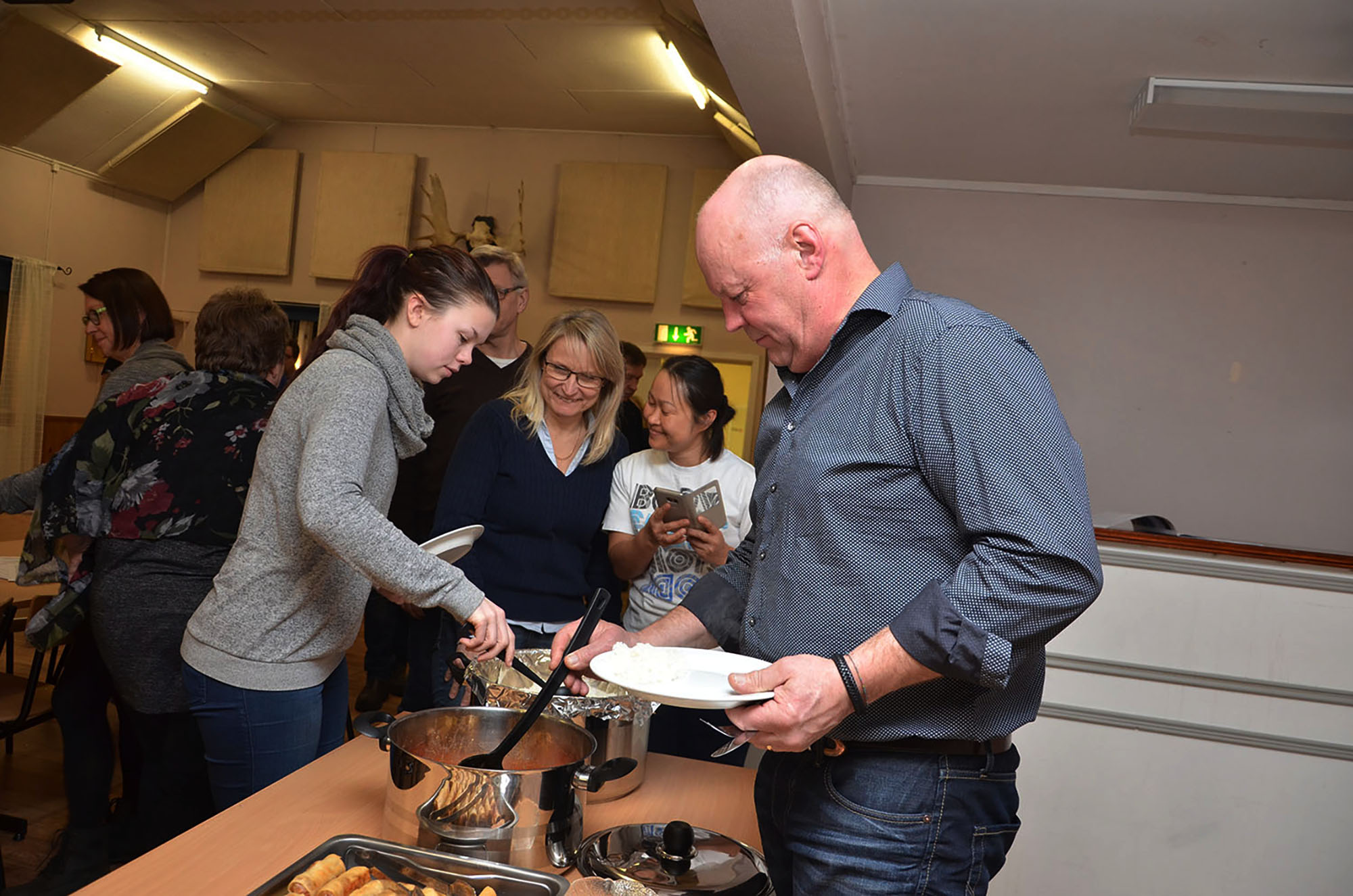 Röste.nu – Röstebilder – Föreningsstämma med thailändsk middag i Dönjegården 2017