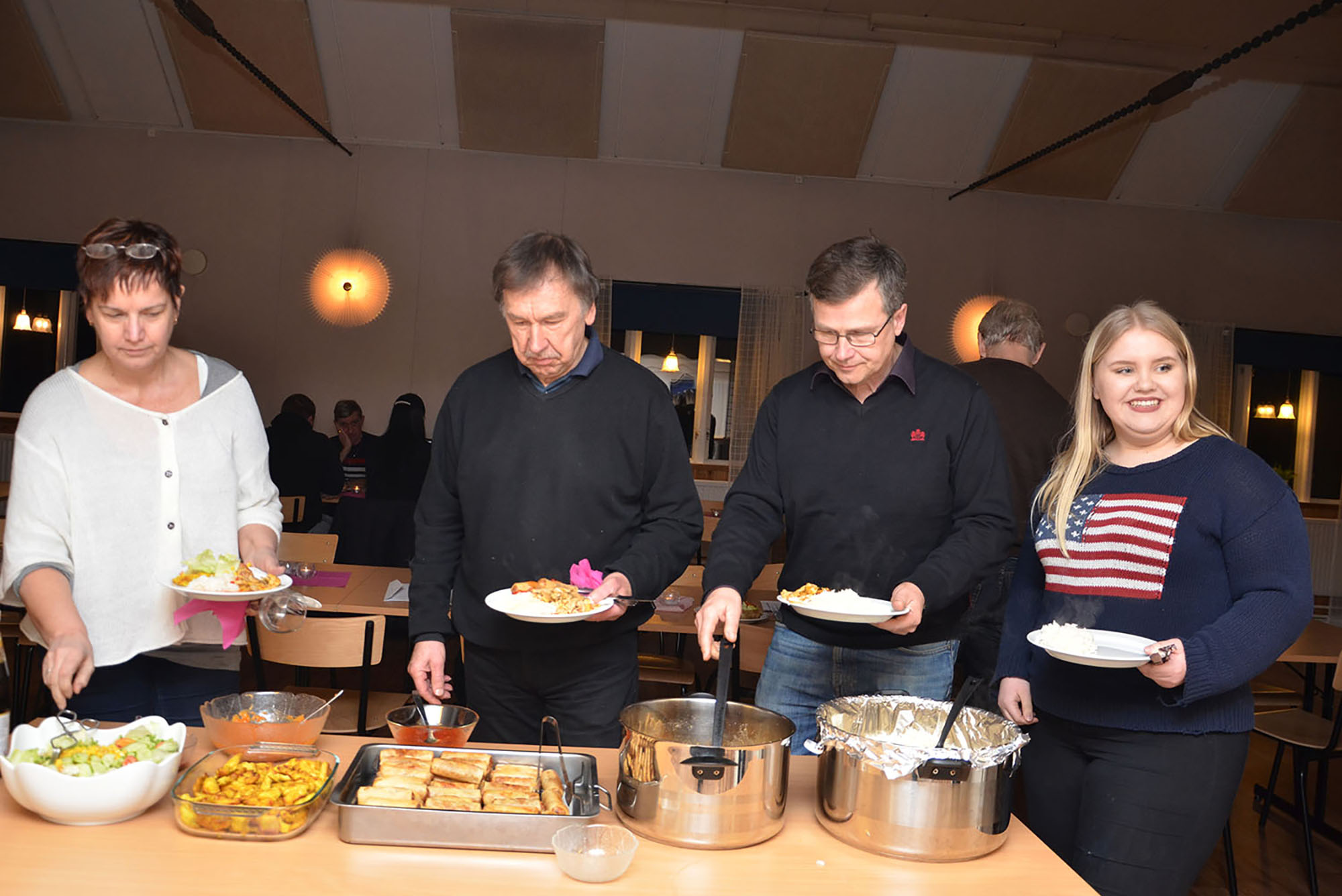 Röste.nu – Röstebilder – Föreningsstämma med thailändsk middag i Dönjegården 2017