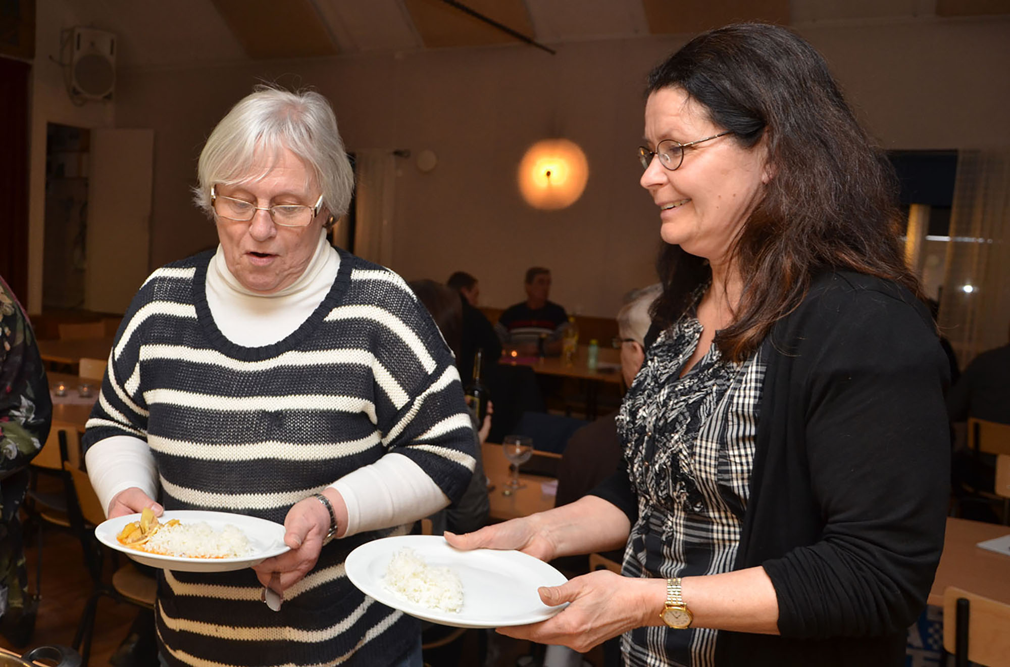 Röste.nu – Röstebilder – Föreningsstämma med thailändsk middag i Dönjegården 2017