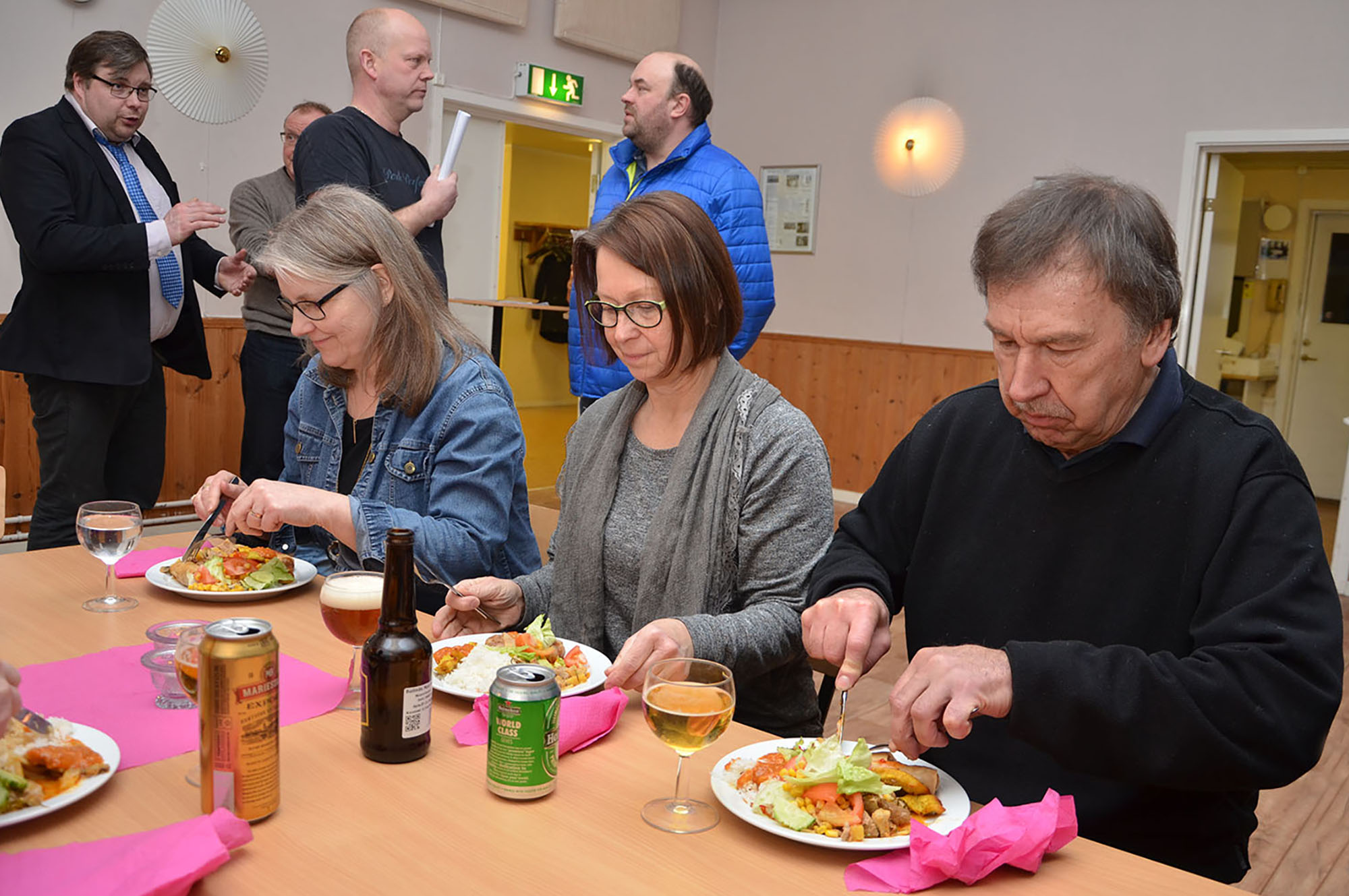Röste.nu – Röstebilder – Föreningsstämma med thailändsk middag i Dönjegården 2017