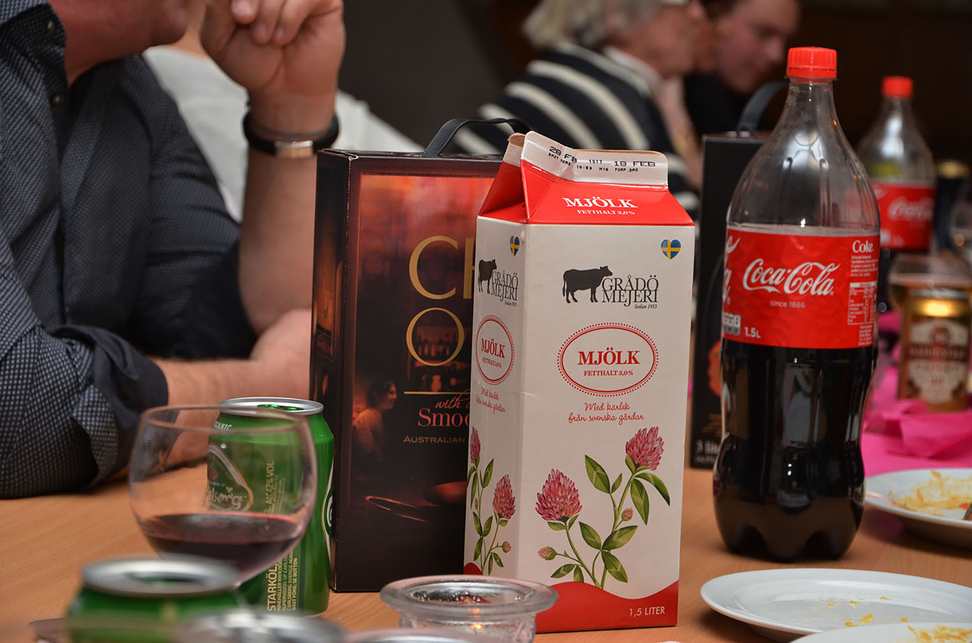 Röste.nu – Röstebilder – Föreningsstämma med thailändsk middag i Dönjegården 2017