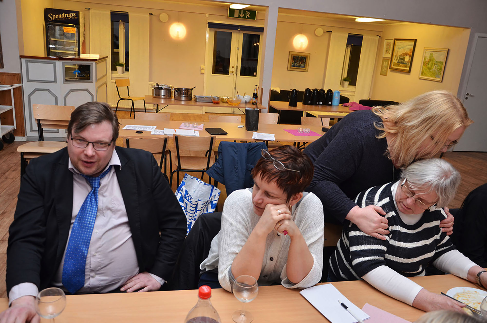 Röste.nu – Röstebilder – Föreningsstämma med thailändsk middag i Dönjegården 2017