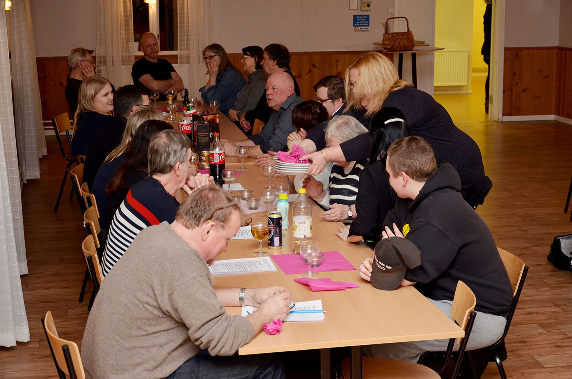 Röste.nu – Röstebilder – Föreningsstämma med thailändsk middag i Dönjegården 2017
