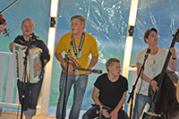 Röste.nu – Röstebilder – Grill- och familjefest med Pelle med Två på Dönjegården 2012