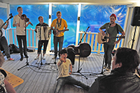 Röste.nu – Röstebilder – Grill- och familjefest med Pelle med Två på Dönjegården 2012