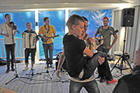 Röste.nu – Röstebilder – Grill- och familjefest med Pelle med Två på Dönjegården 2012