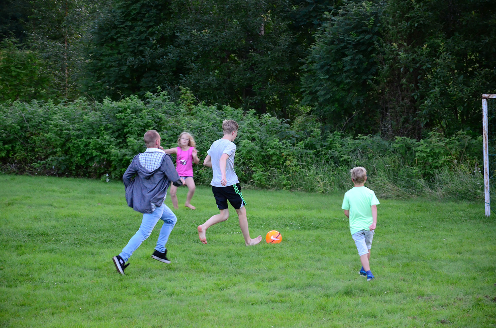 Röste.nu – Röstebilder – Grill- och familjefest på Dönjegården 2015