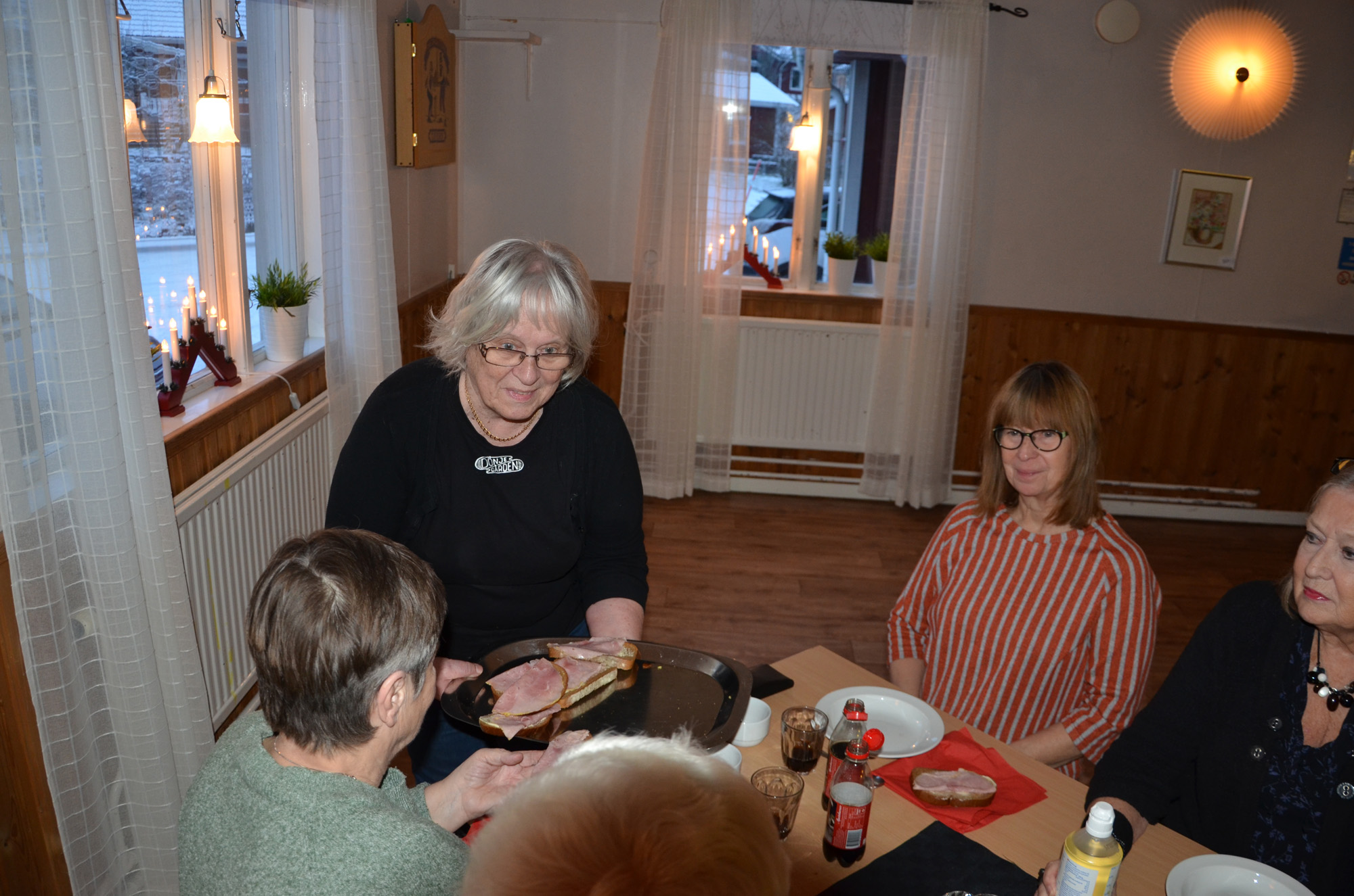 Röste.nu – Röstebilder – Grötfest i Dönjegården 2024