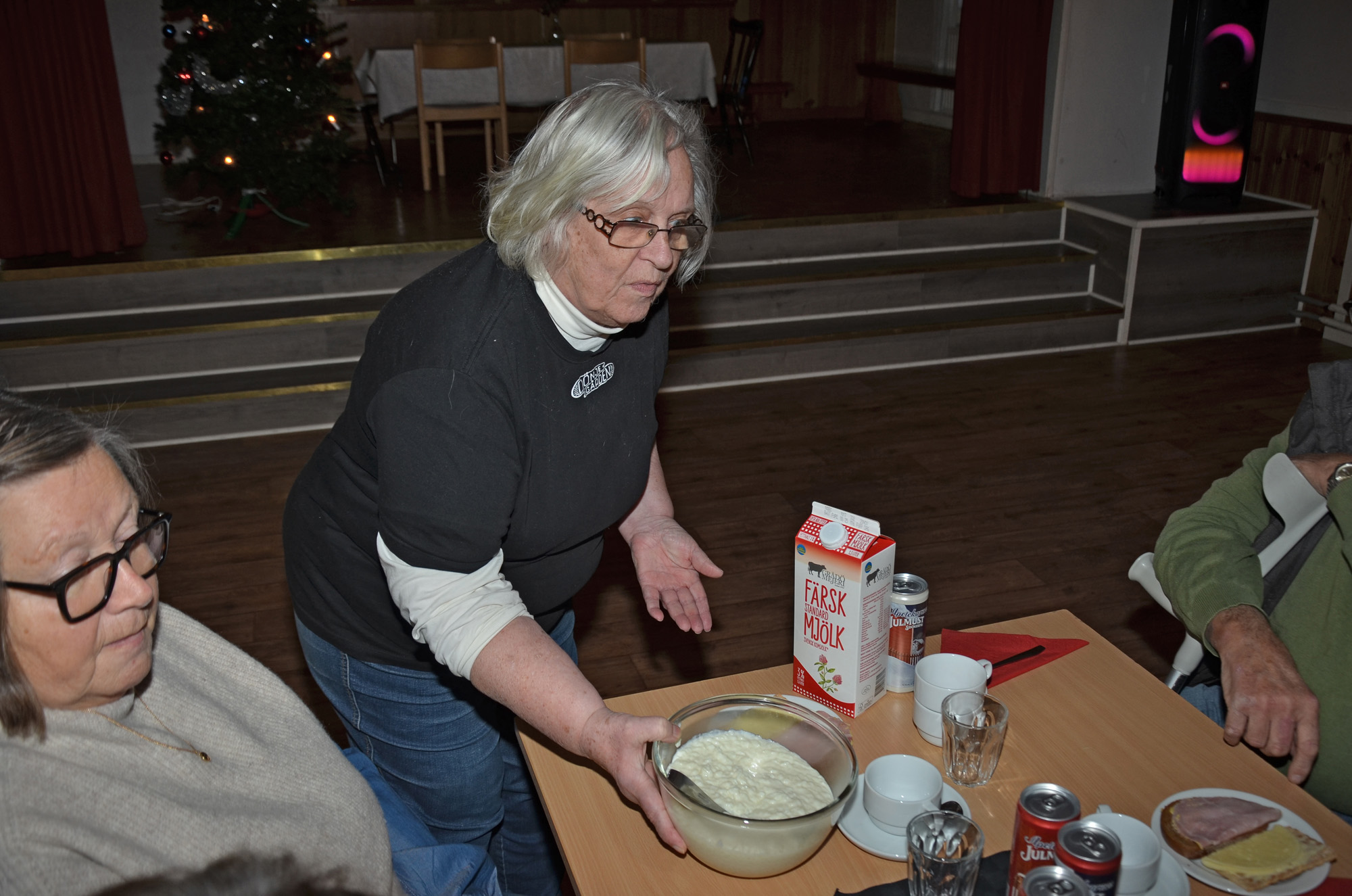 Röste.nu – Röstebilder – Grötfest i Dönjegården 2025