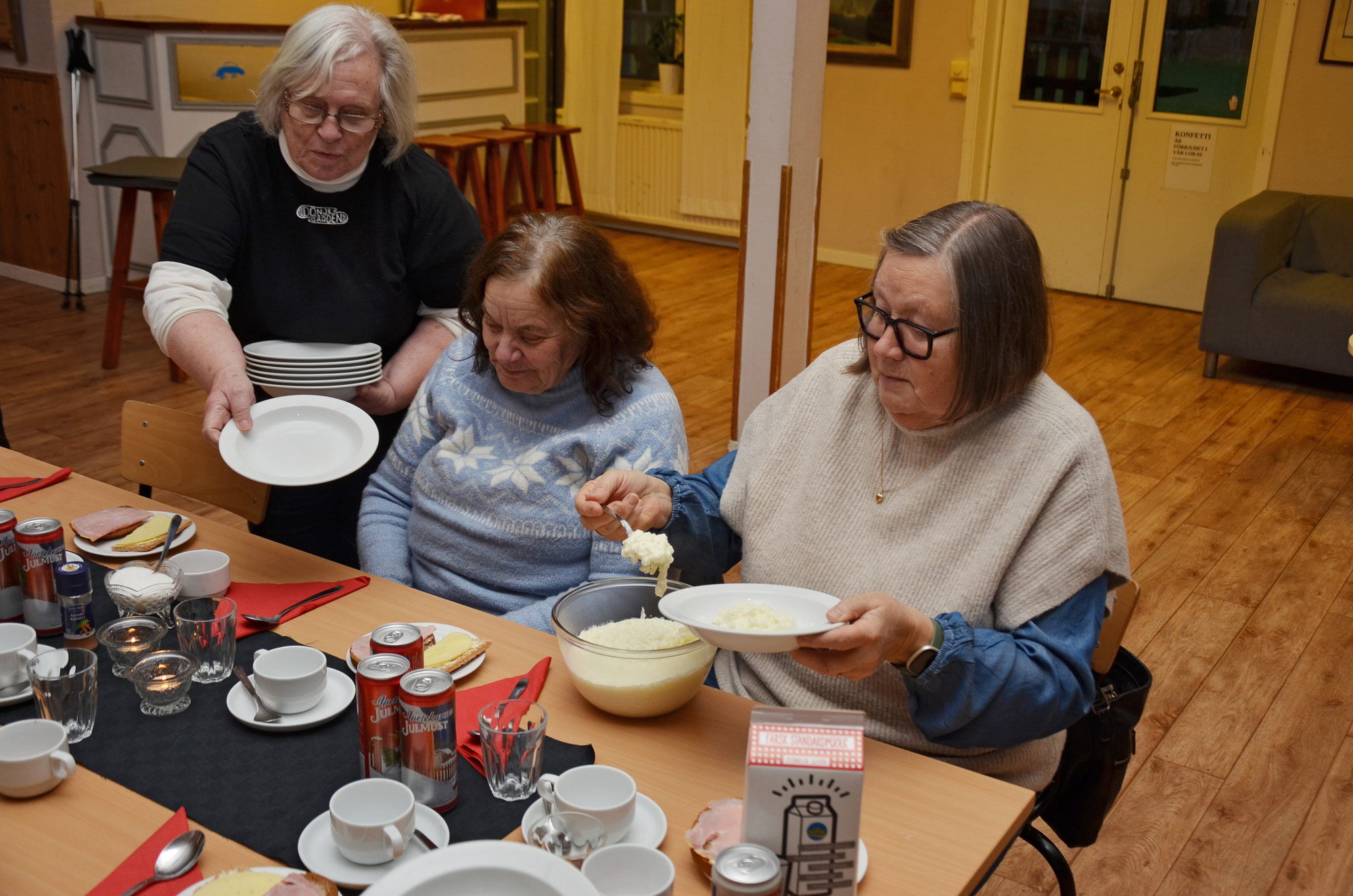 Röste.nu – Röstebilder – Grötfest i Dönjegården 2025