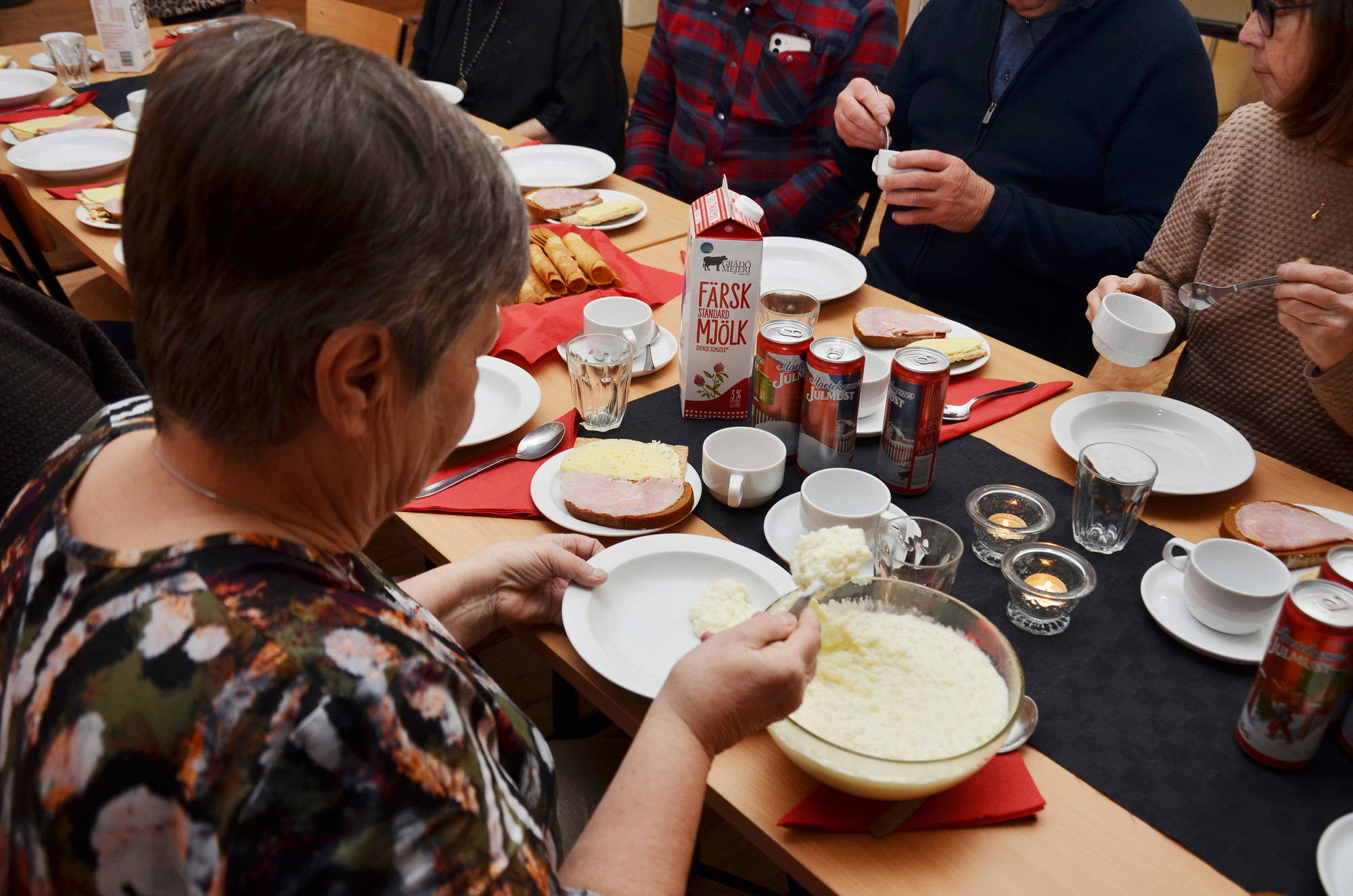 Röste.nu – Röstebilder – Grötfest i Dönjegården 2025