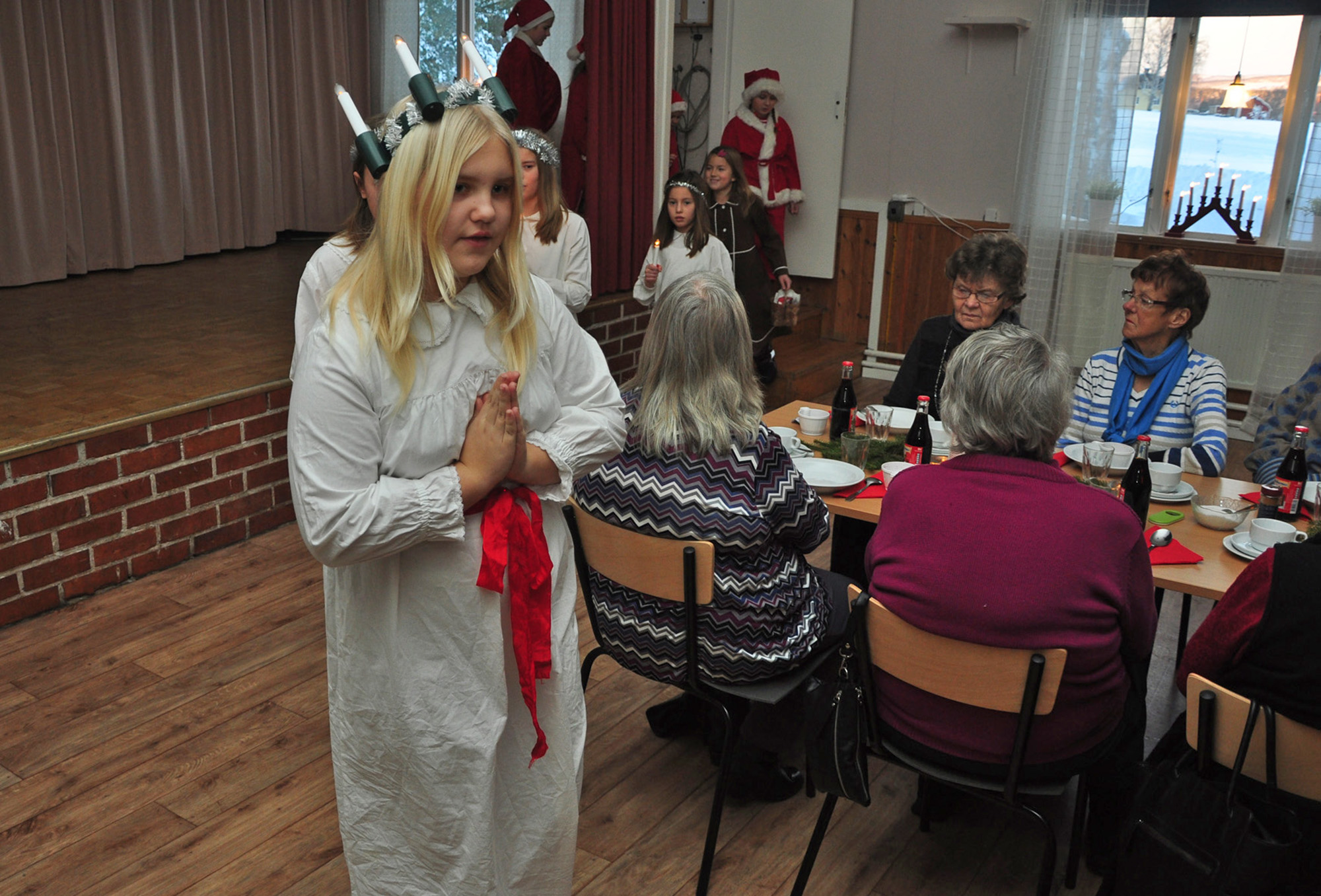 Röste.nu – Röstebilder – Grötfest med lucia i Dönjegården 2013