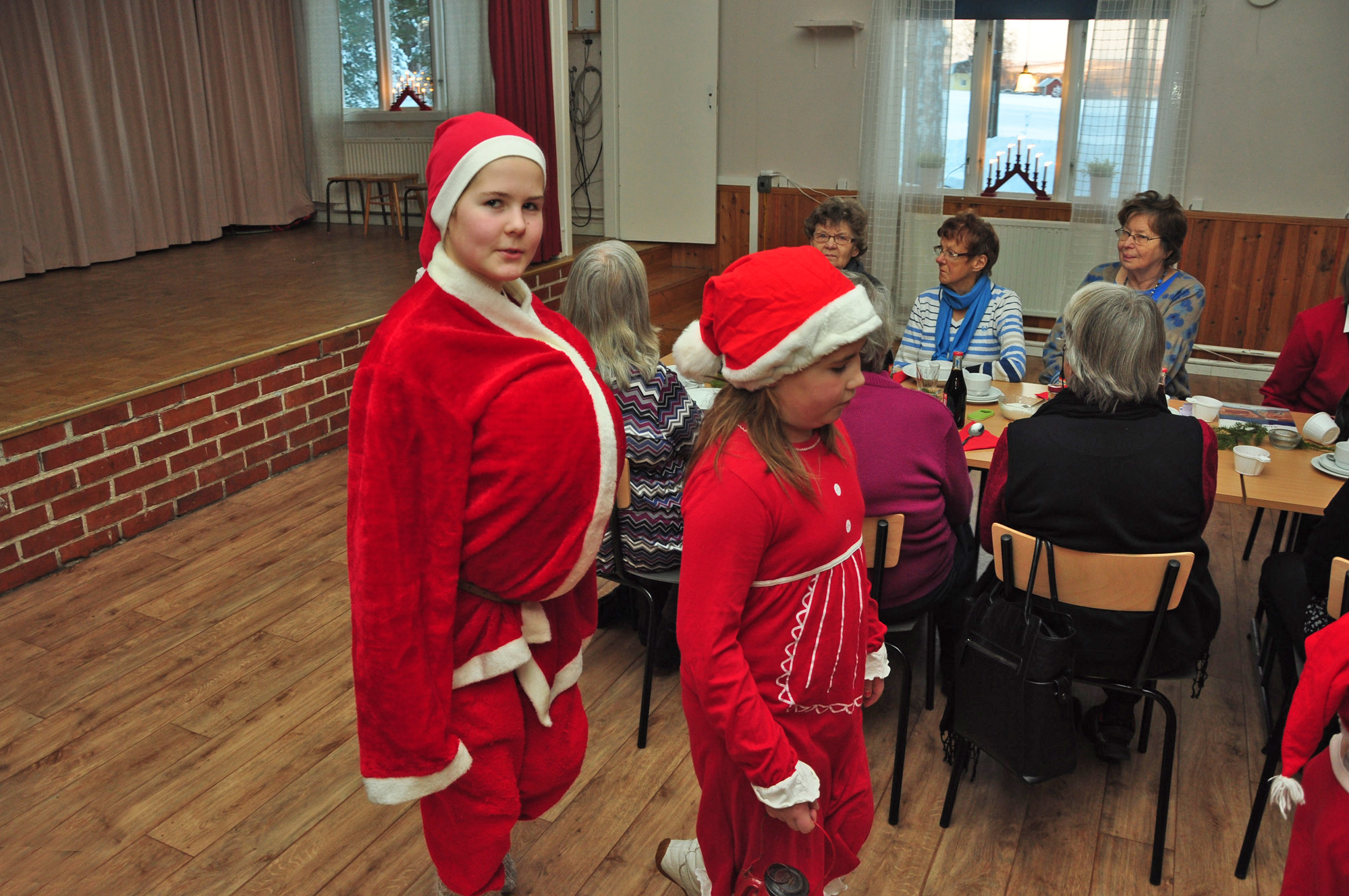 Röste.nu – Röstebilder – Grötfest med lucia i Dönjegården 2013