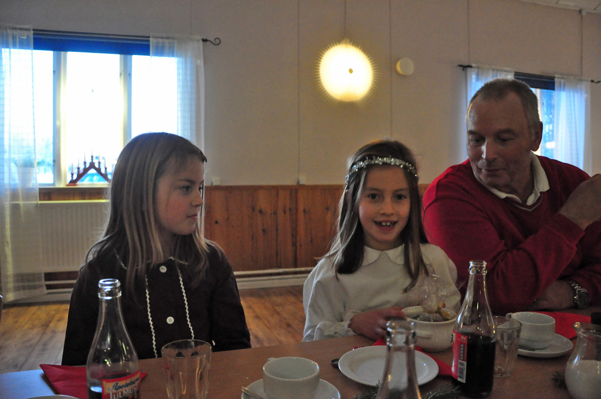 Röste.nu – Röstebilder – Grötfest med lucia i Dönjegården 2013