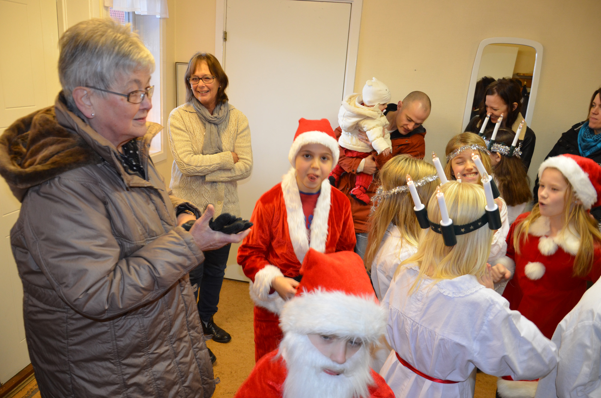 Röste.nu – Röstebilder – Grötfest med Lucia i Dönjegården 2014