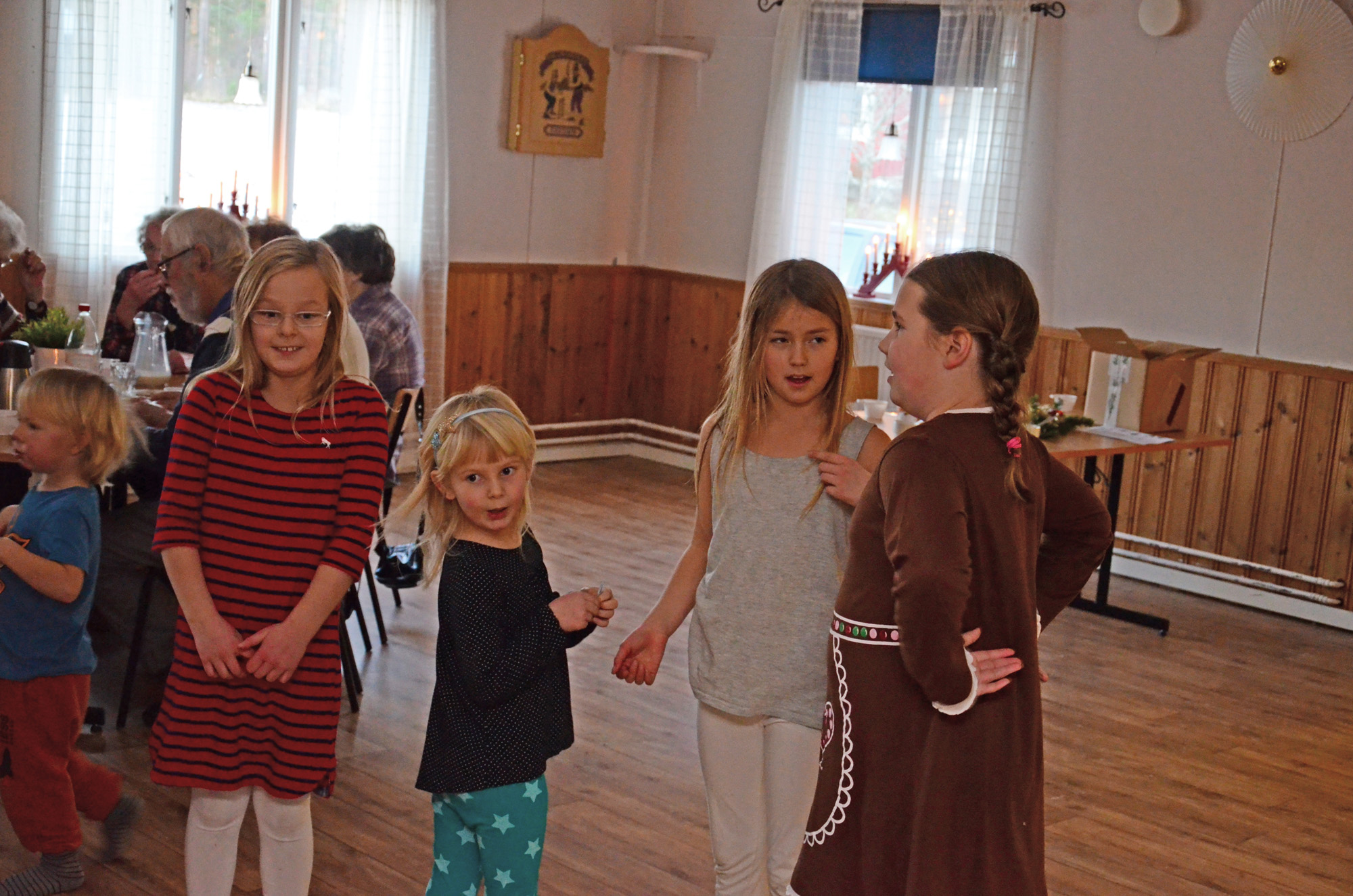 Röste.nu – Röstebilder – Grötfest med Lucia i Dönjegården 2014