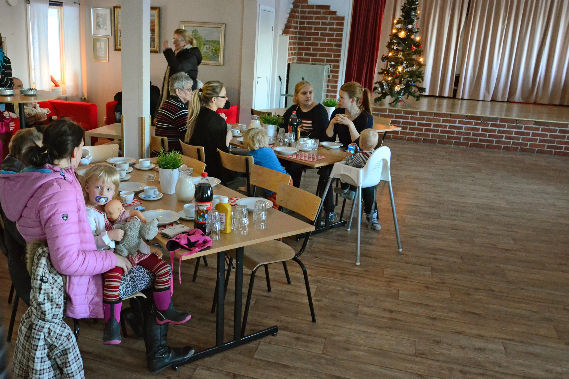 Röste.nu – Röstebilder – Grötfest med Lucia i Dönjegården 2014