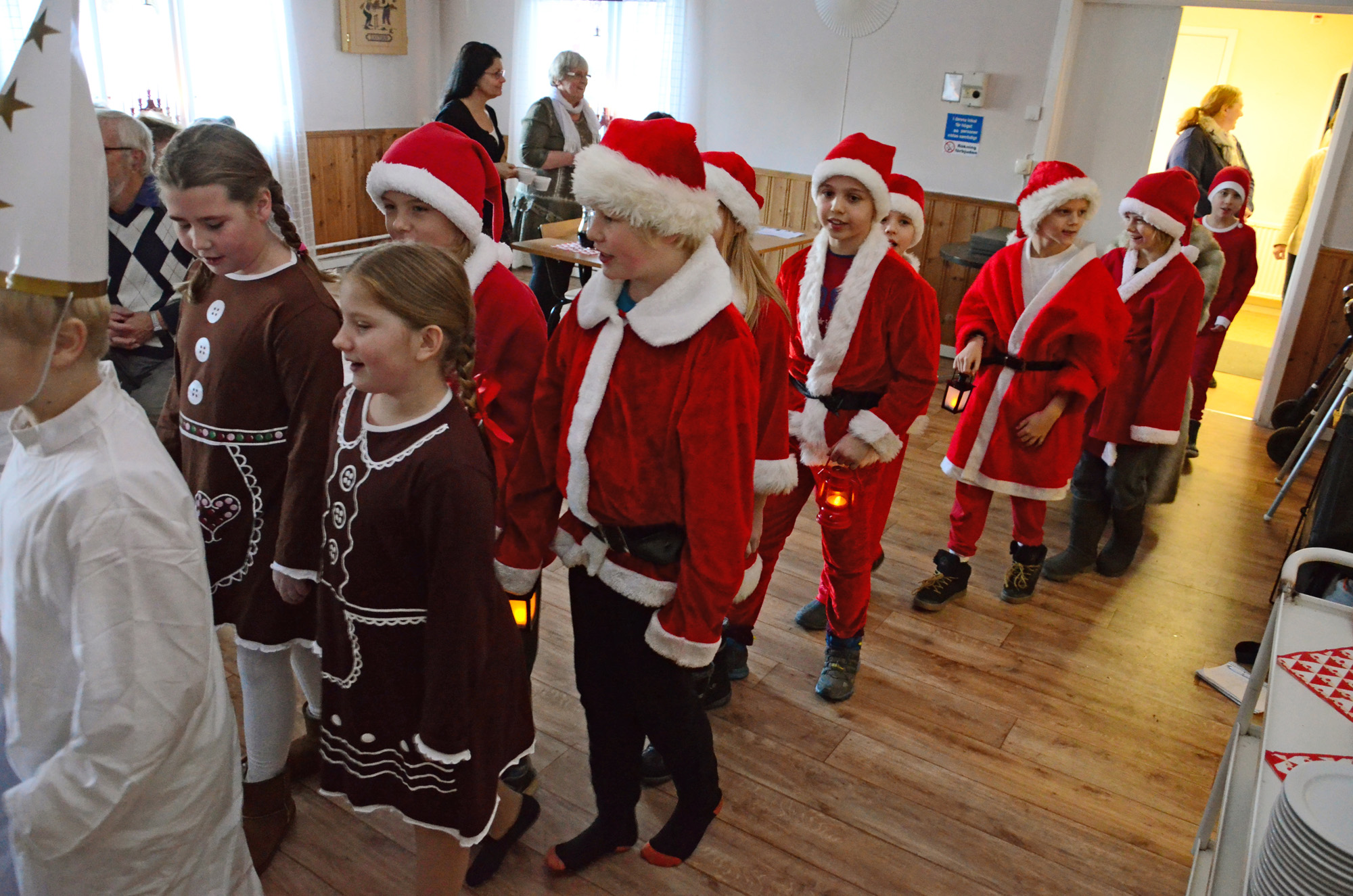 Röste.nu – Röstebilder – Grötfest med Lucia i Dönjegården 2014