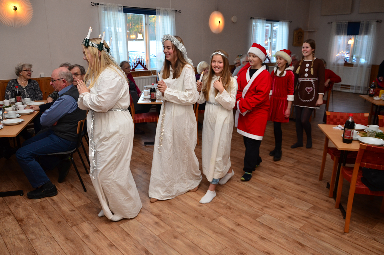 Röste.nu – Röstebilder – Grötfest med lucia i Dönjegården 2016