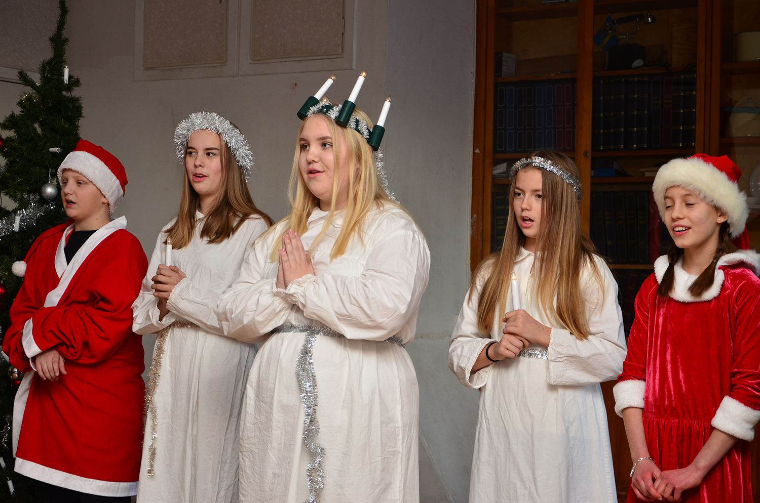 Röste.nu – Röstebilder – Grötfest med lucia i Dönjegården 2016