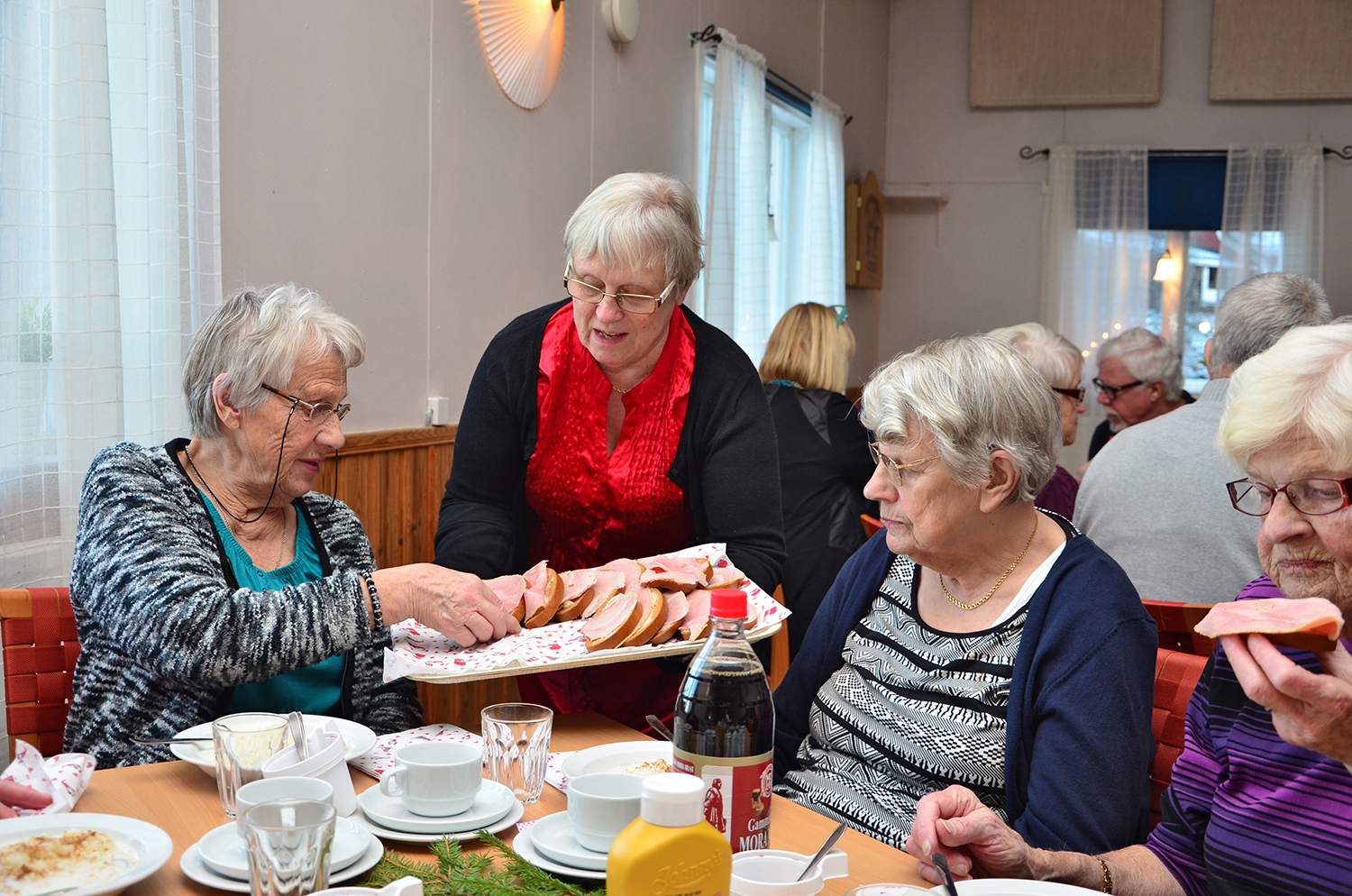 Röste.nu – Röstebilder – Grötfest med lucia i Dönjegården 2016