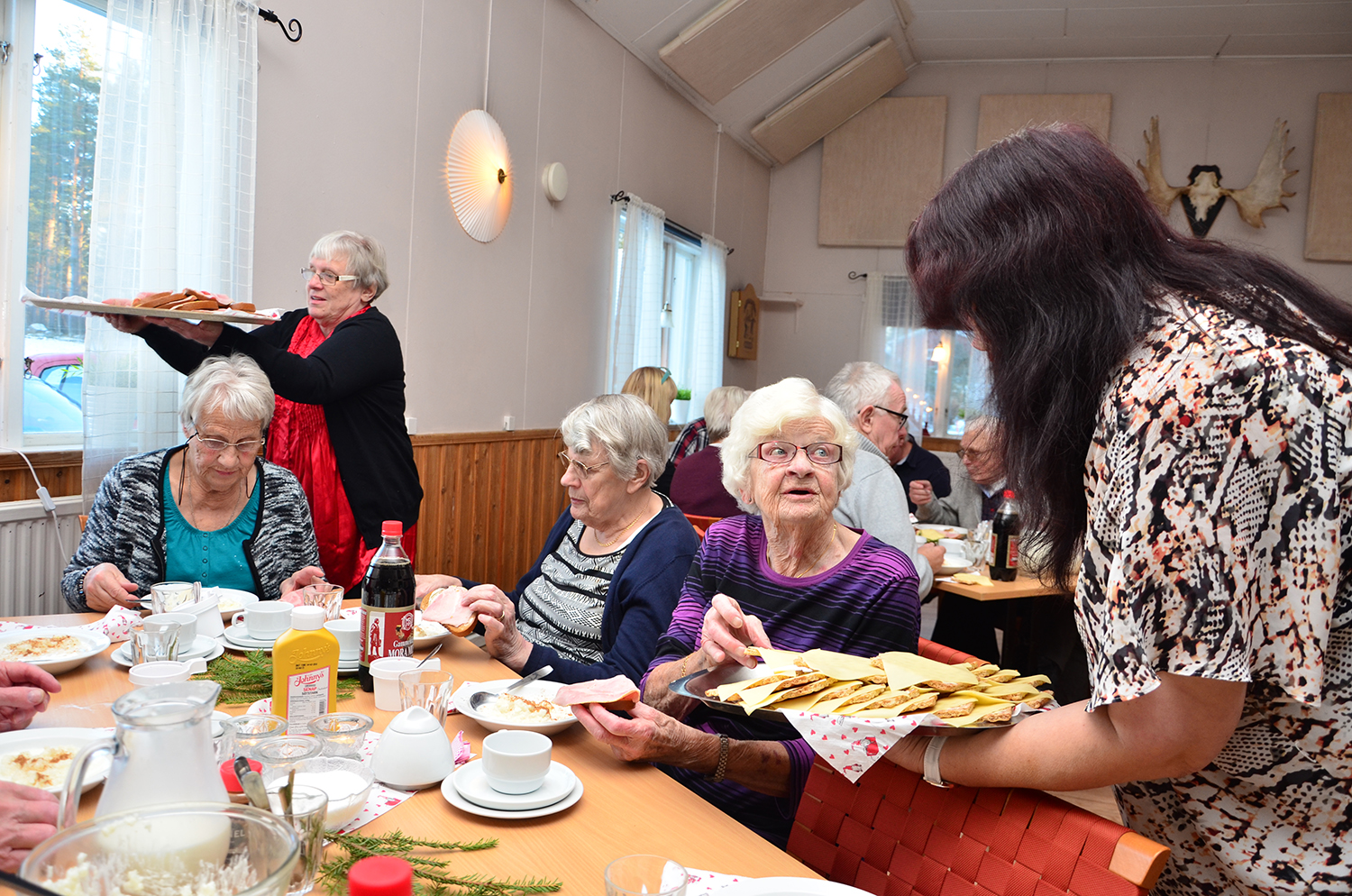 Röste.nu – Röstebilder – Grötfest med lucia i Dönjegården 2016