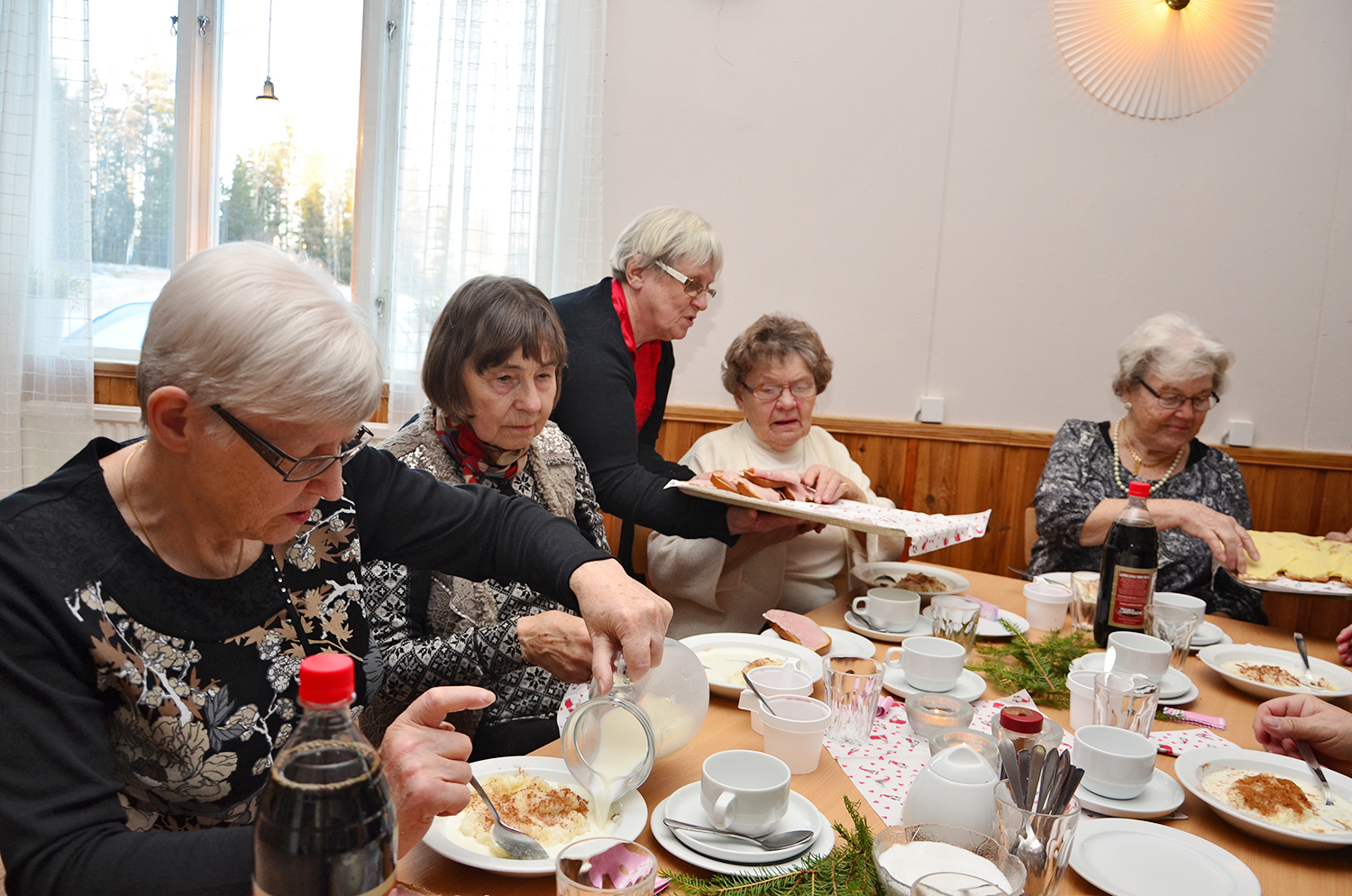 Röste.nu – Röstebilder – Grötfest med lucia i Dönjegården 2016