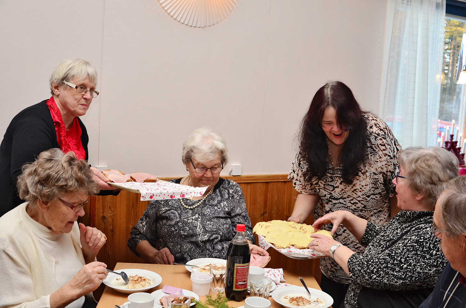Röste.nu – Röstebilder – Grötfest med lucia i Dönjegården 2016