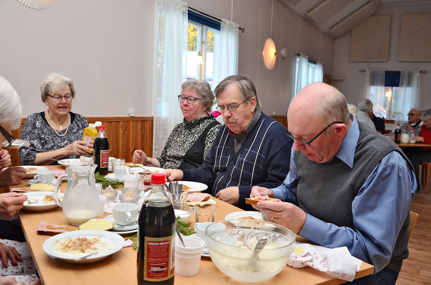 Röste.nu – Röstebilder – Grötfest med lucia i Dönjegården 2016