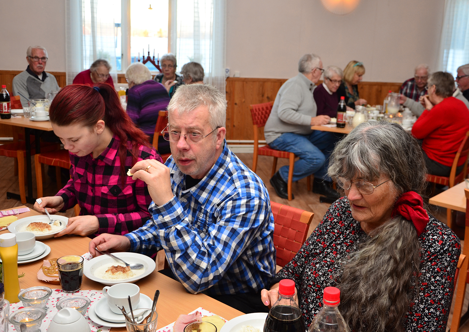 Röste.nu – Röstebilder – Grötfest med lucia i Dönjegården 2016