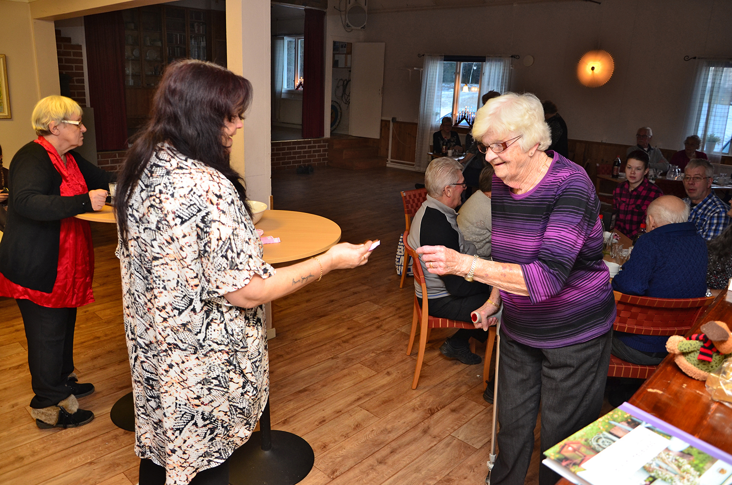 Röste.nu – Röstebilder – Grötfest med lucia i Dönjegården 2016