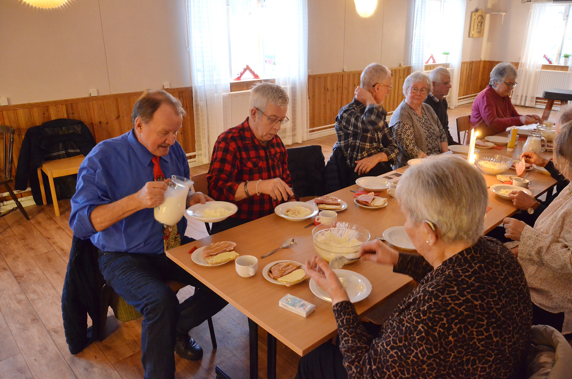 Röste.nu – Röstebilder – Grötfest med lucia i Dönjegården 2023
