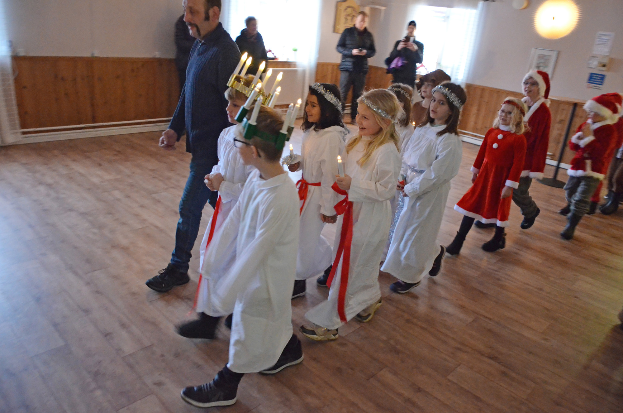 Röste.nu – Röstebilder – Grötfest med lucia i Dönjegården 2022