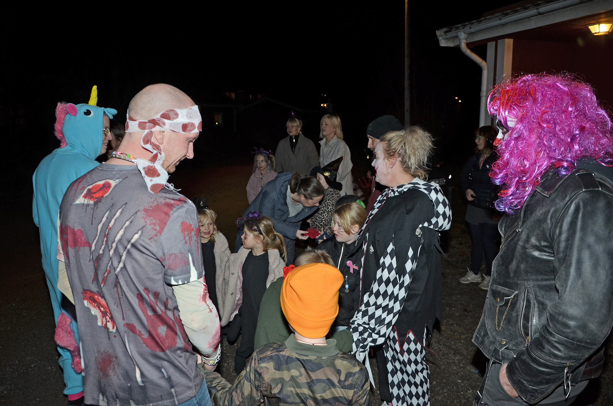 Röste.nu – Röstebilder – Halloweendisco och spökvandring vid Dönjegården 2022