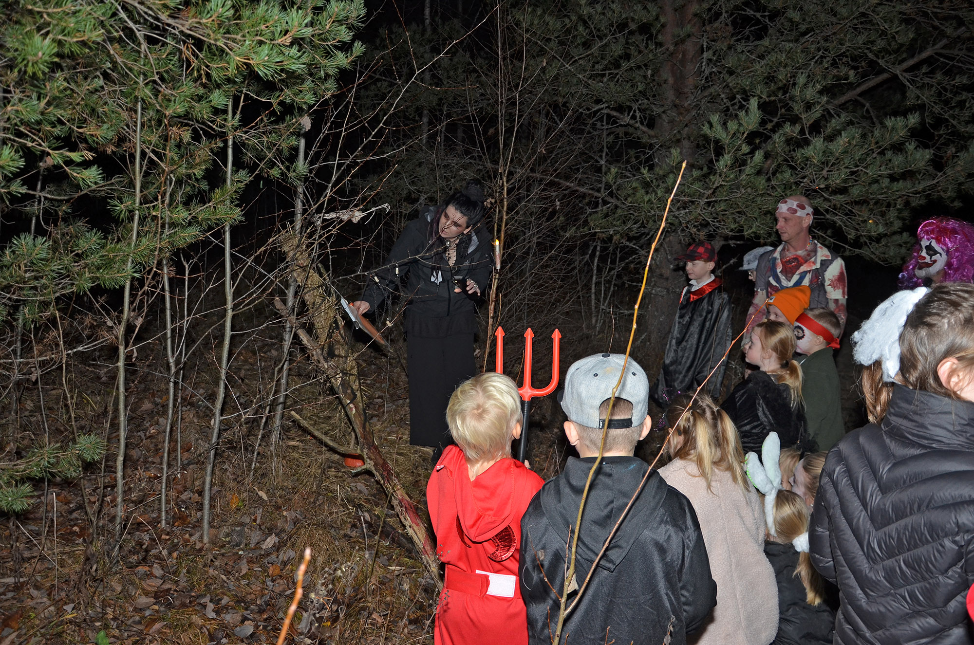 Röste.nu – Röstebilder – Halloweendisco och spökvandring vid Dönjegården 2022