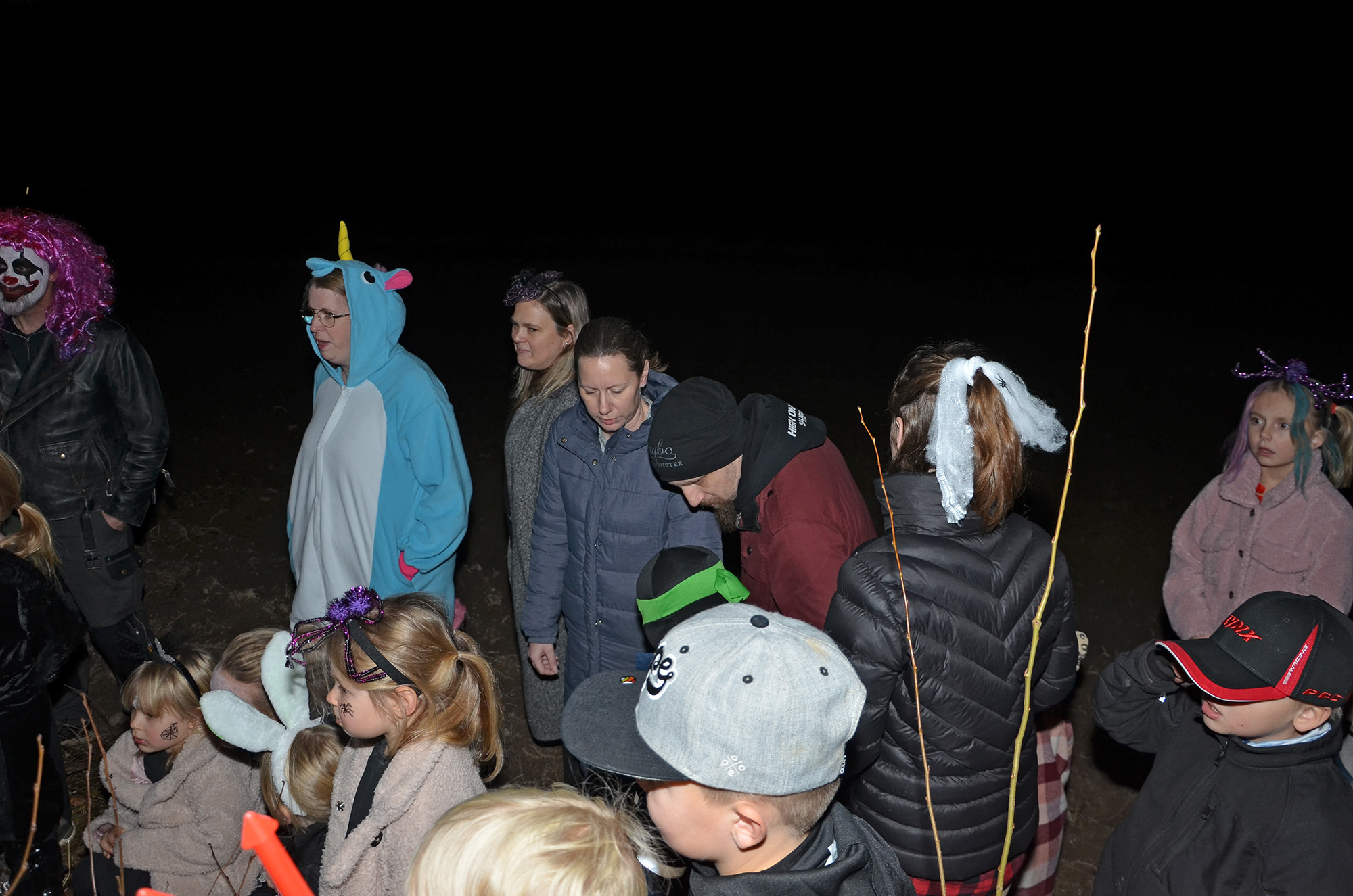 Röste.nu – Röstebilder – Halloweendisco och spökvandring vid Dönjegården 2022