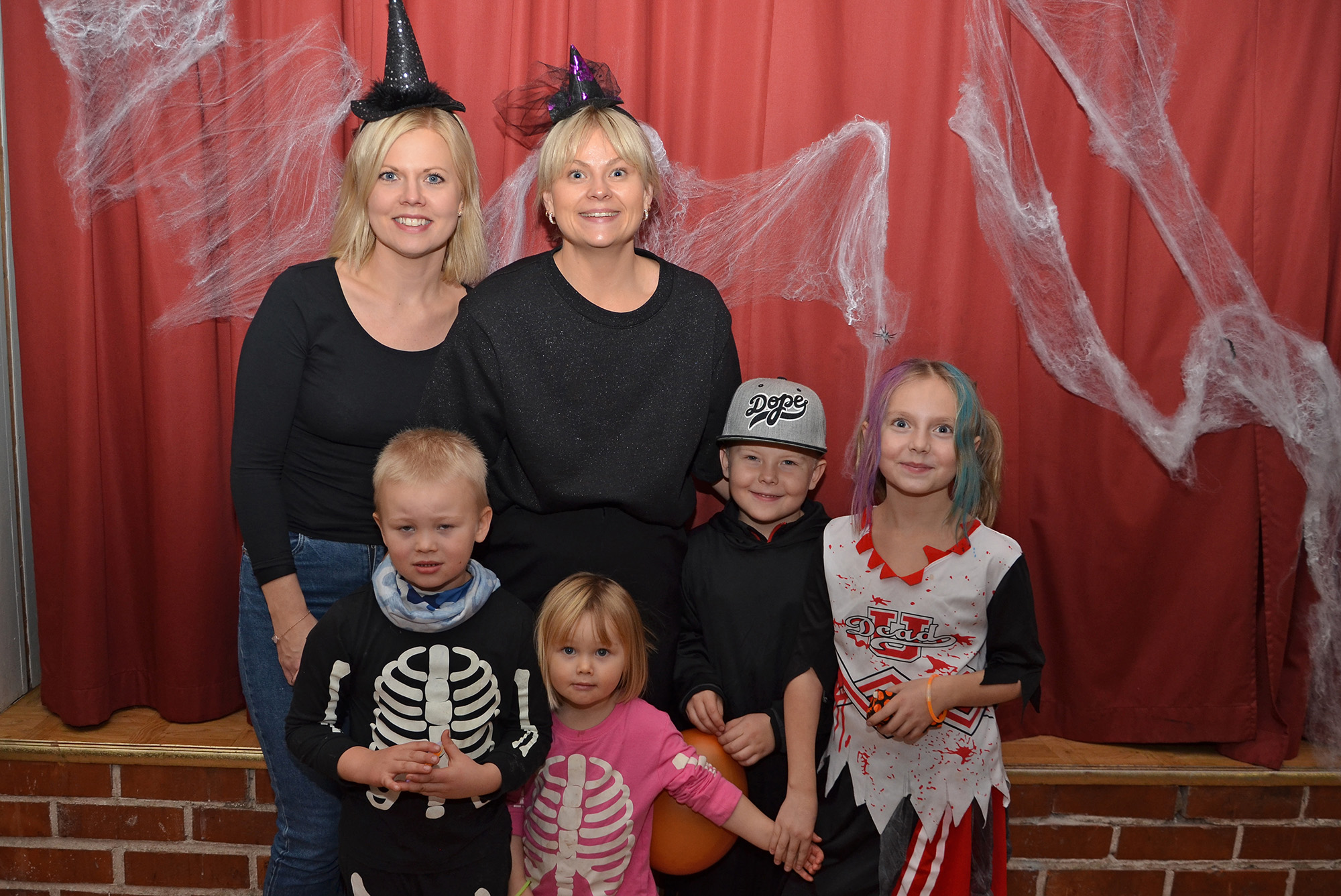 Röste.nu – Röstebilder – Halloweendisco och spökvandring vid Dönjegården 2022