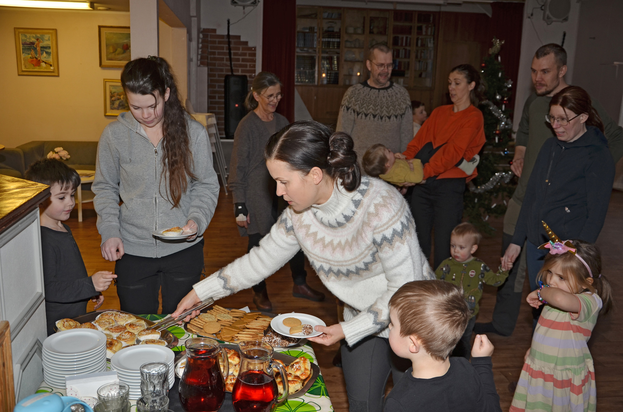 Röste.nu – Röstebilder – Julgransplundring i Dönjegården 2024