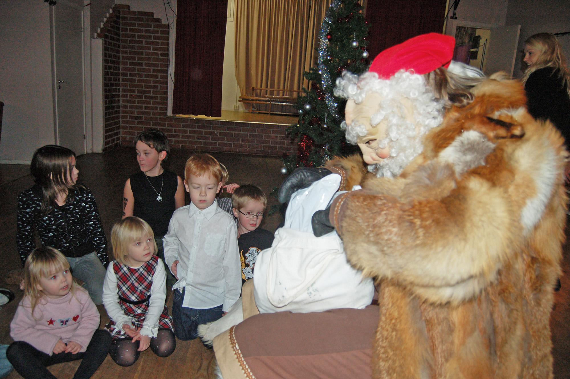 Röste.nu – Röstebilder – Julgransplundring i Dönjegården 2008