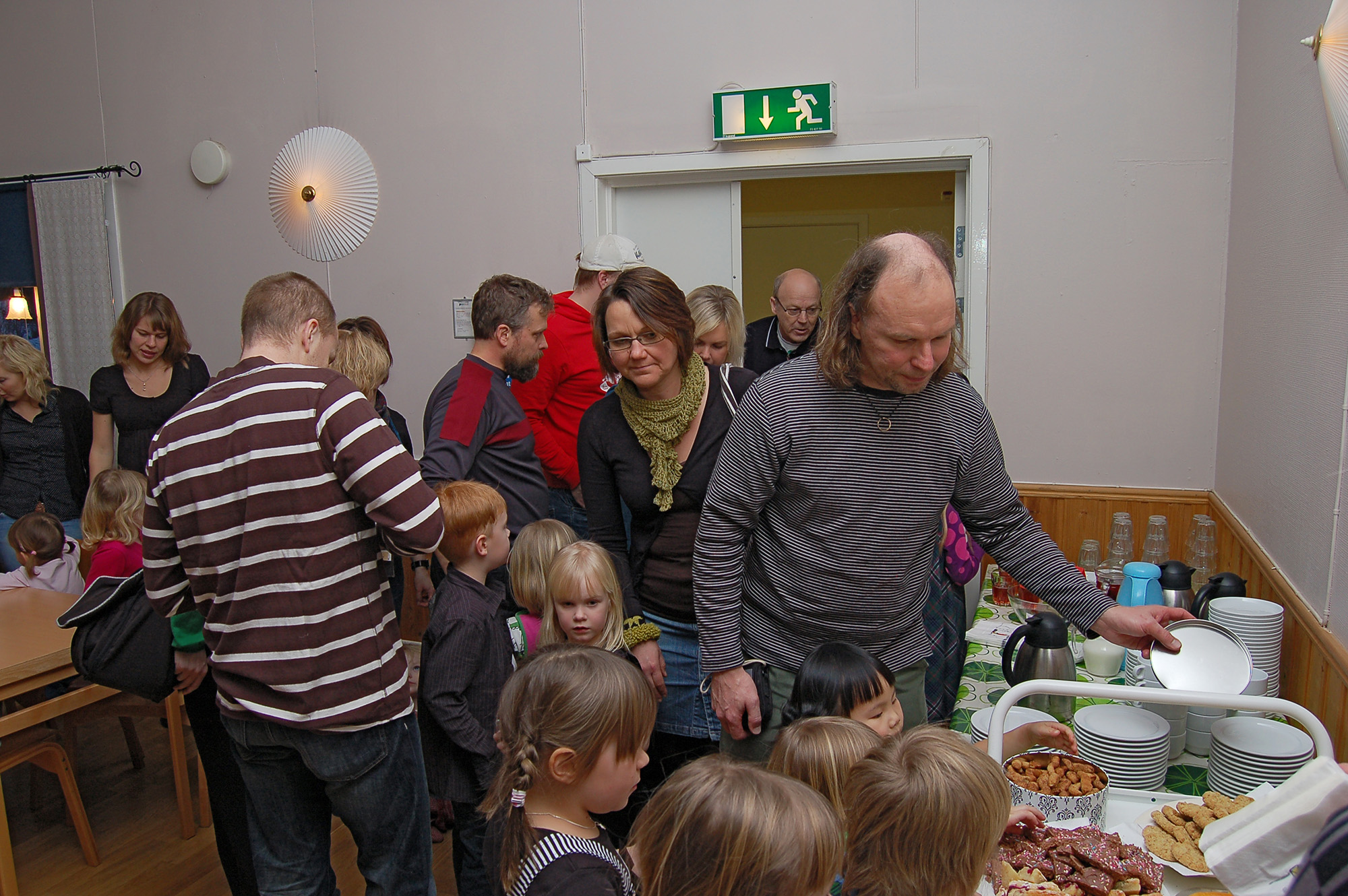 Röste.nu – Röstebilder – Julgransplundring i Dönjegården 2009