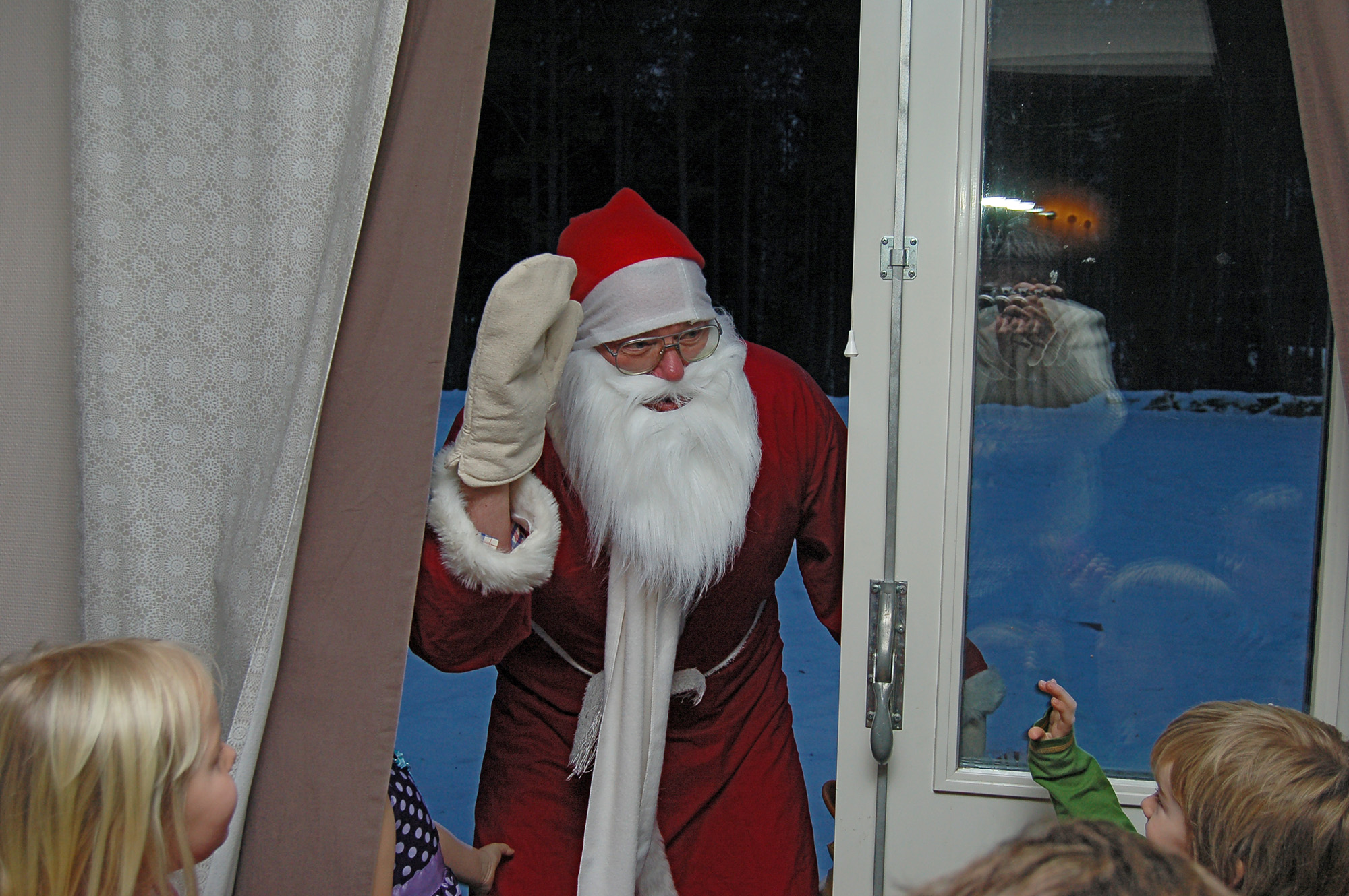 Röste.nu – Röstebilder – Julgransplundring i Dönjegården 2009