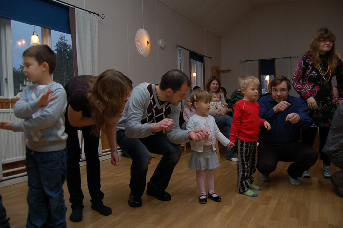 Röste.nu – Röstebilder – Julgransplundring i Dönjegården 2009