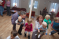 Röste.nu – Röstebilder – Julgransplundring i Dönjegården 2011