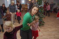 Röste.nu – Röstebilder – Julgransplundring i Dönjegården 2011